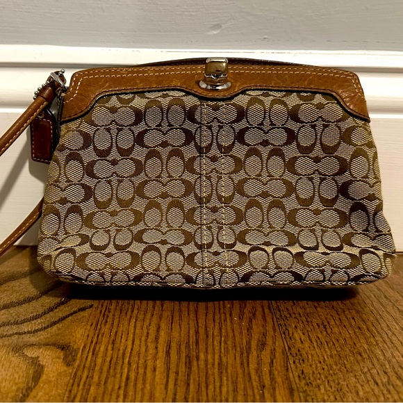 Coach - Picture 1 of 4